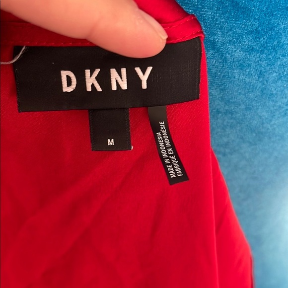 Dkny Red Sleeveless Satiny Blouse - Picture 4 of 5